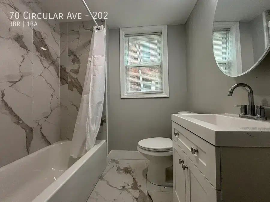 Hamden Apartment: 70 Circular Ave