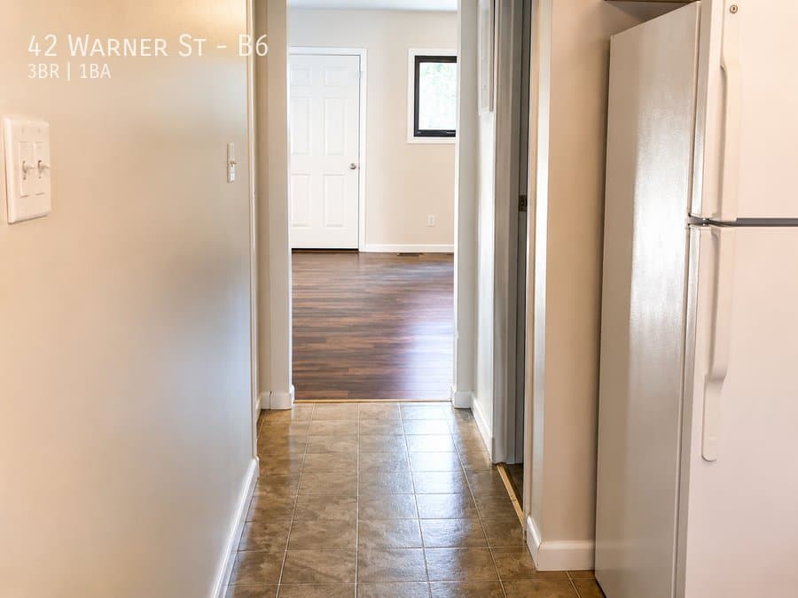 Hamden Apartment: 42 Warner St