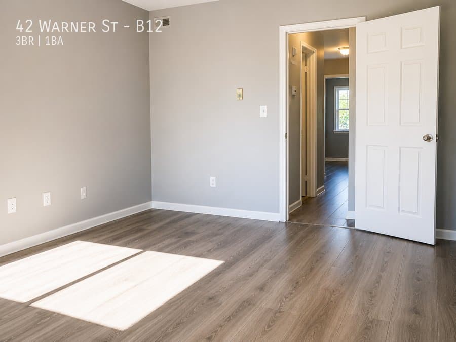 Hamden Apartment: 42 Warner St