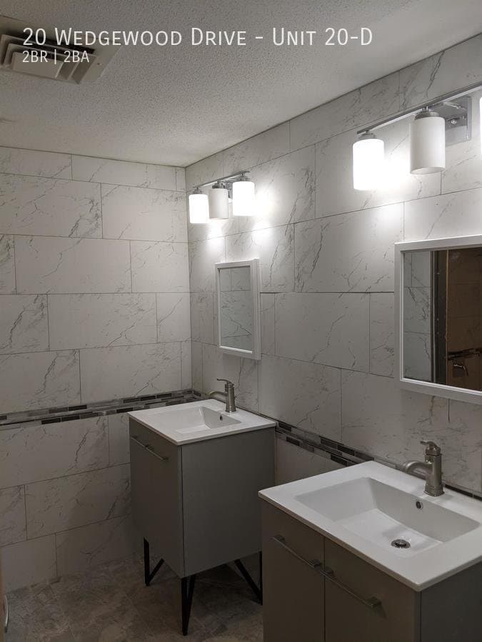 Bloomfield Apartment: 20 Wedgewood Drive