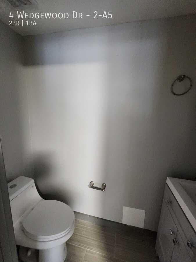 Bloomfield Apartment: 4 Wedgewood Dr