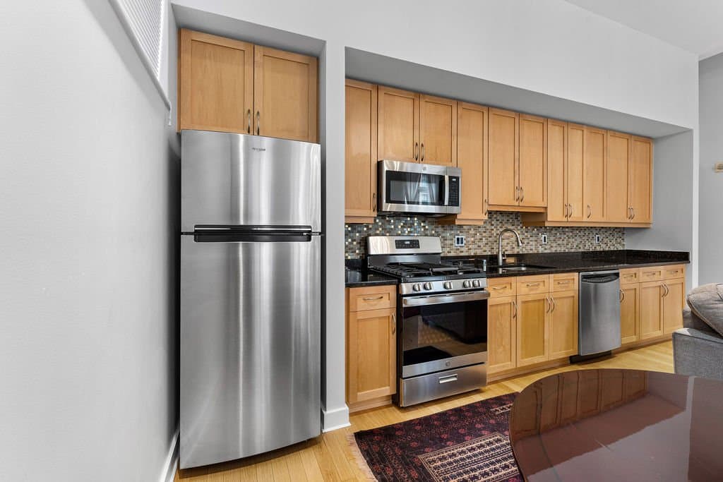 Washington Condo: 675 E St NW