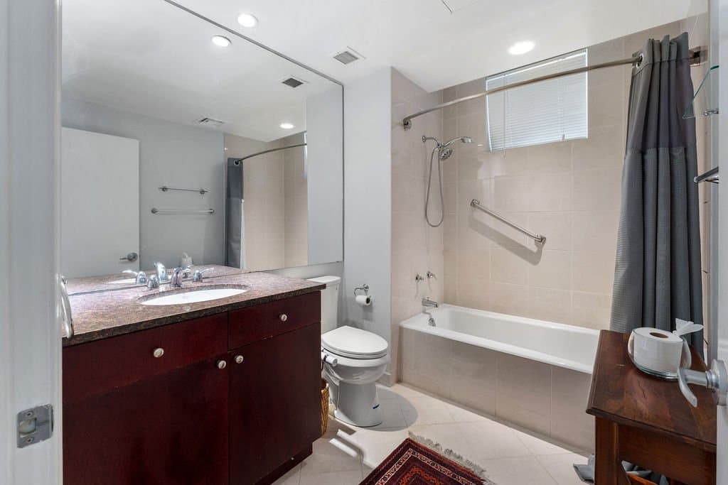 Washington Condo: 675 E St NW