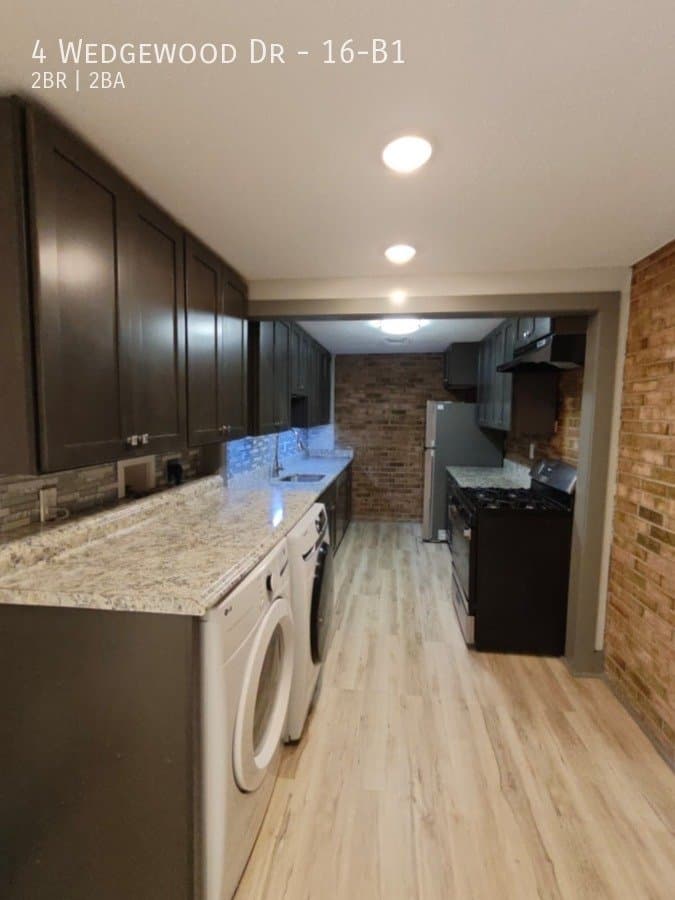Bloomfield Apartment: 4 Wedgewood Dr