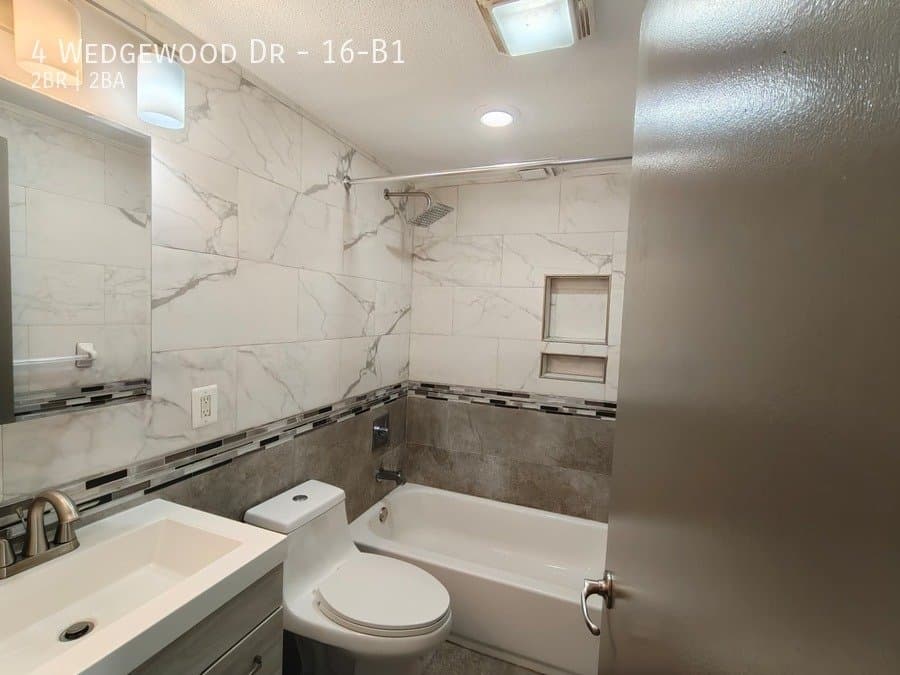 Bloomfield Apartment: 4 Wedgewood Dr