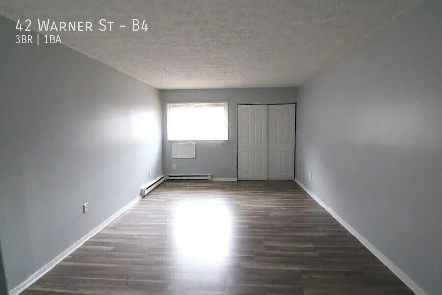 Hamden Apartment: 42 Warner St