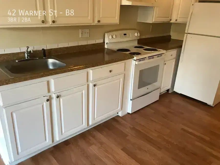 Hamden Apartment: 42 Warner St