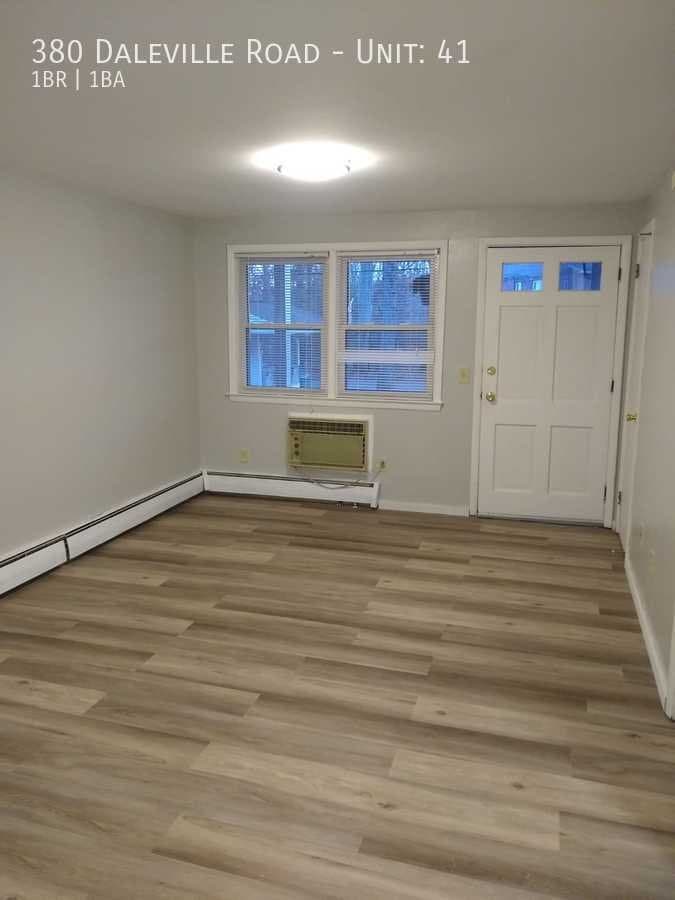 Willington Apartment: 380 Daleville Road