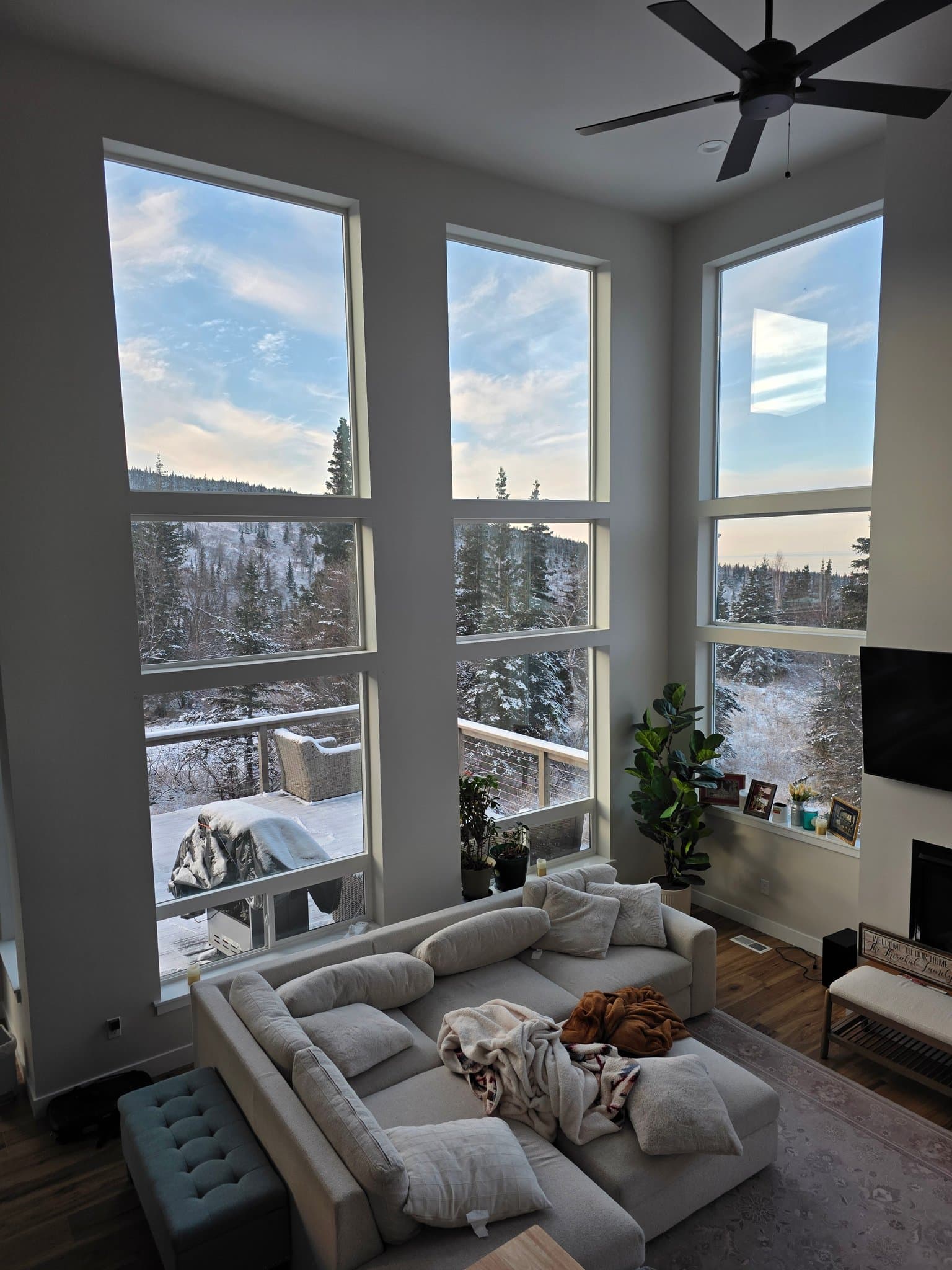 Anchorage House: 13800 canyon rd