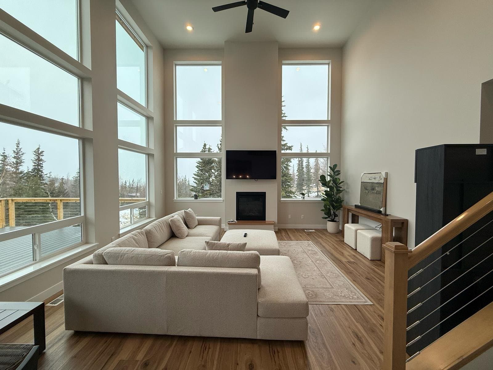 Anchorage House: 13800 canyon rd