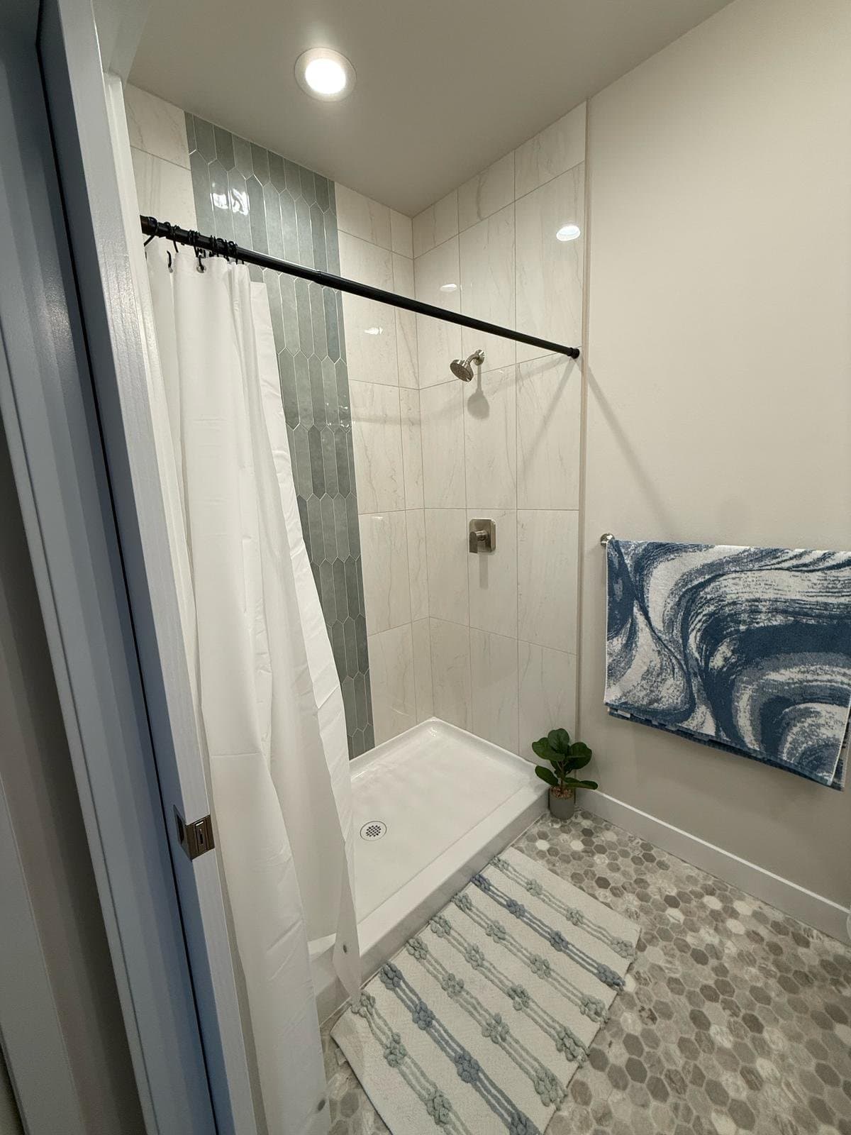 Anchorage House: 13800 canyon rd