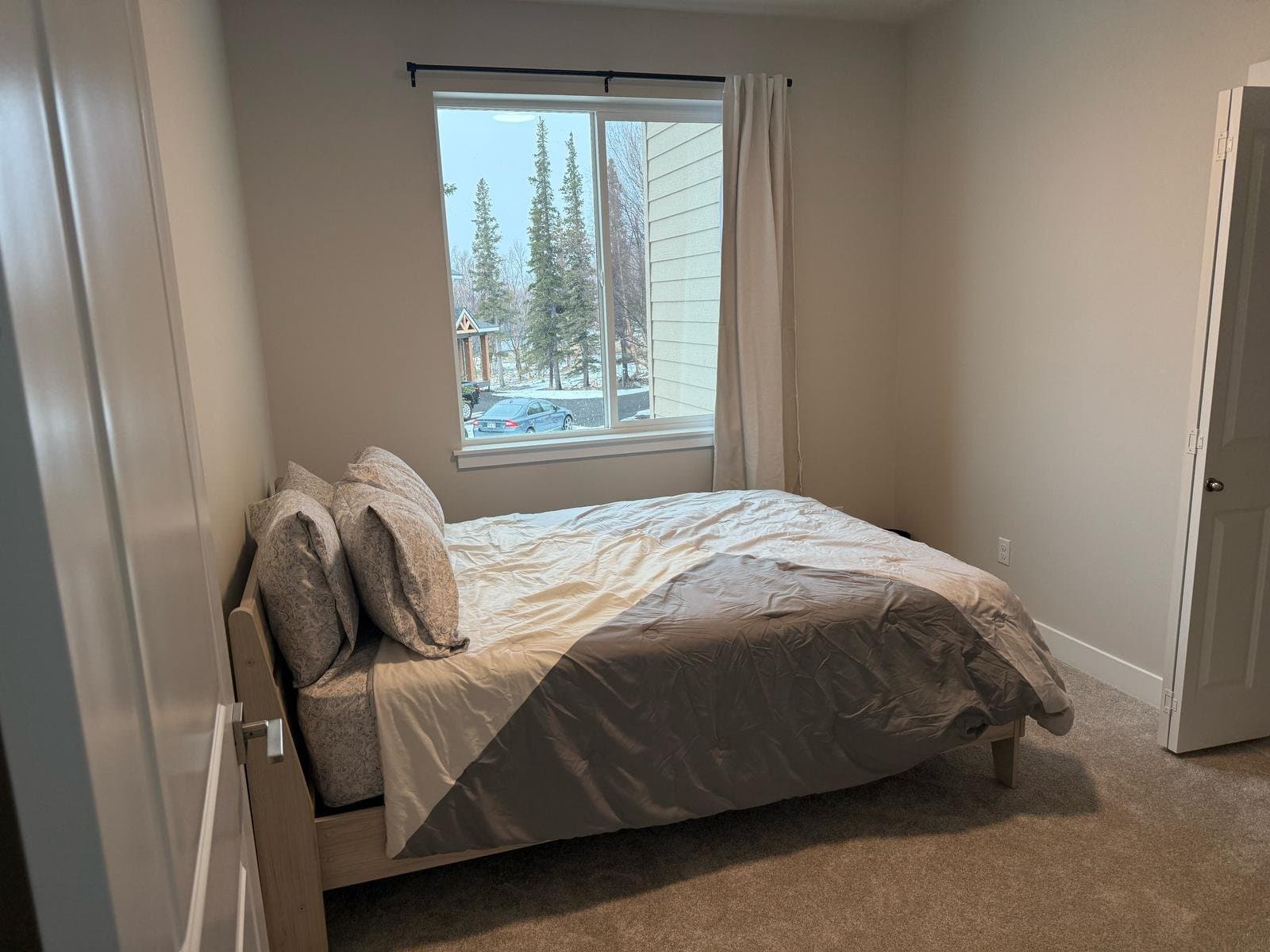Anchorage House: 13800 canyon rd