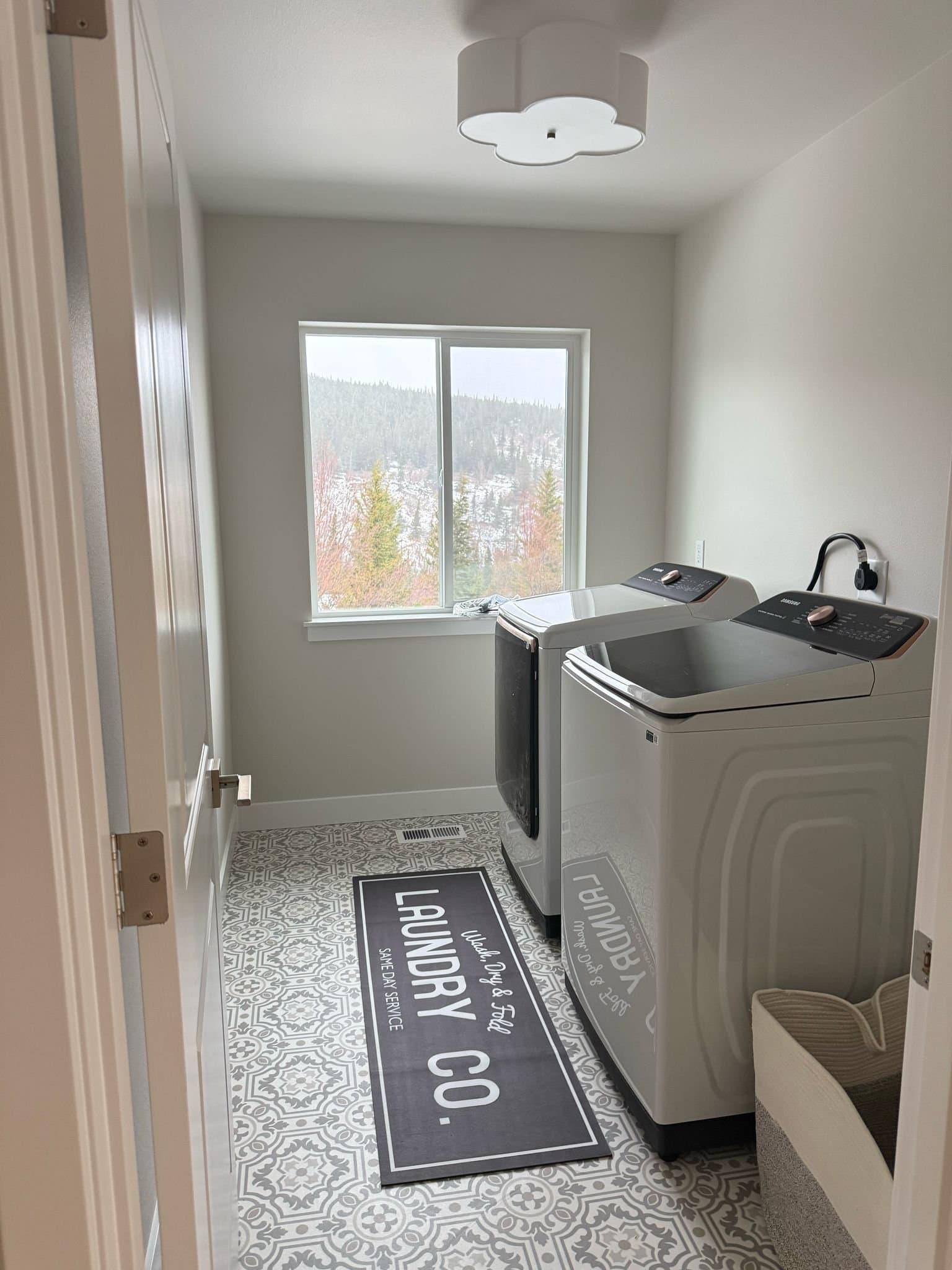 Anchorage House: 13800 canyon rd