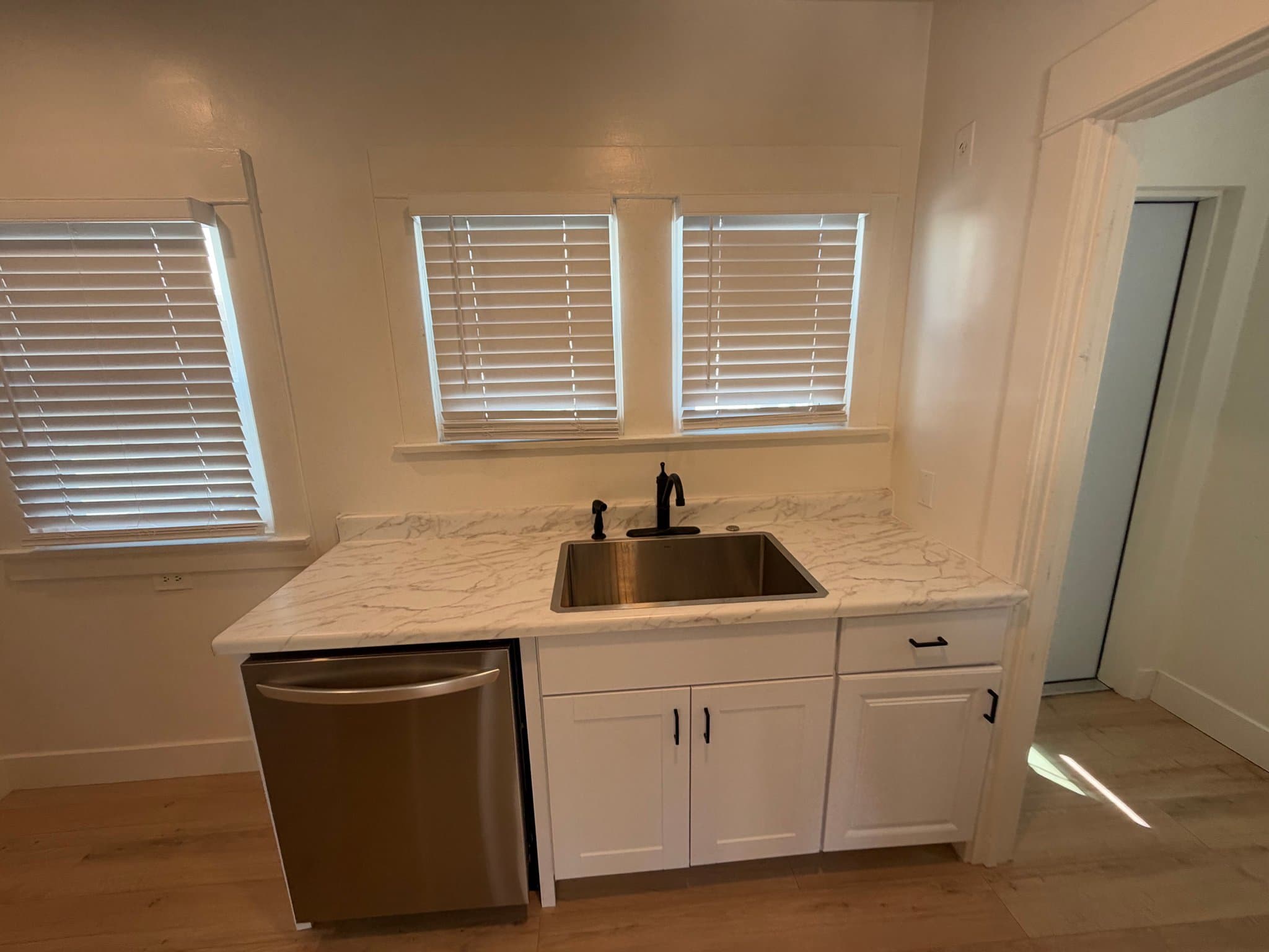 Santa Monica Condo: 1307 17th St Santa Monica,