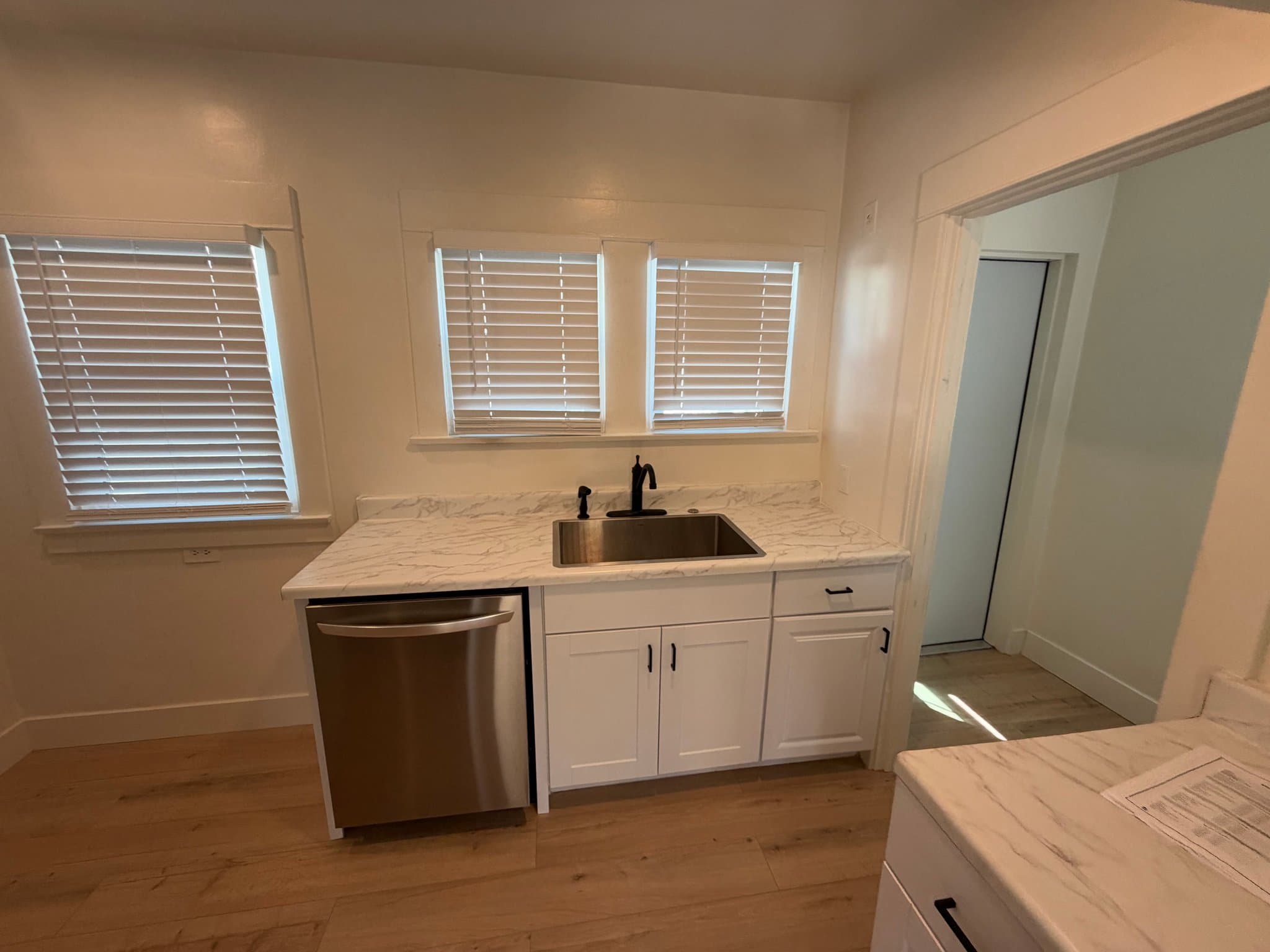 Santa Monica Condo: 1307 17th St Santa Monica,