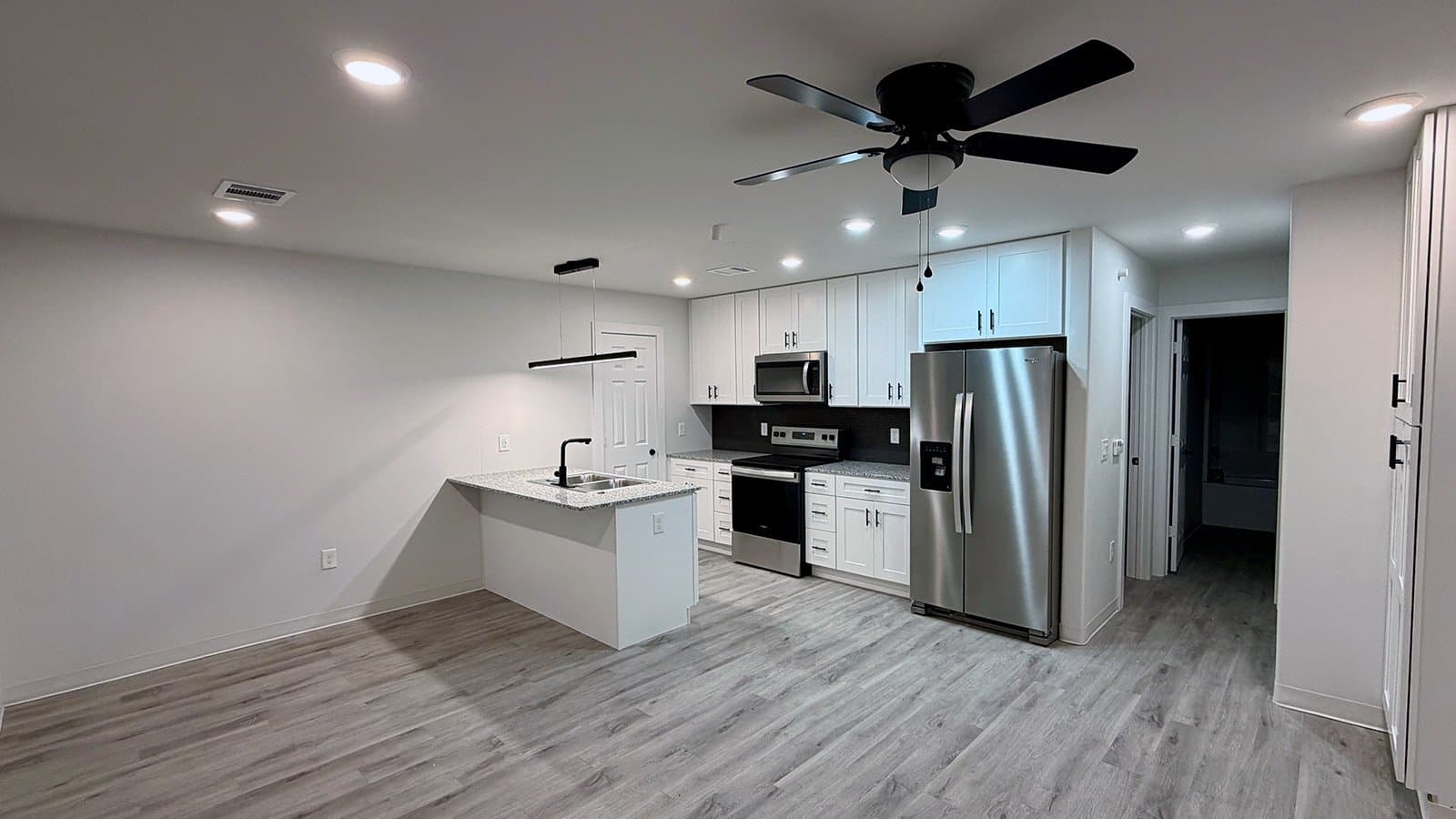 Longview Apartment: 104 Village Dr