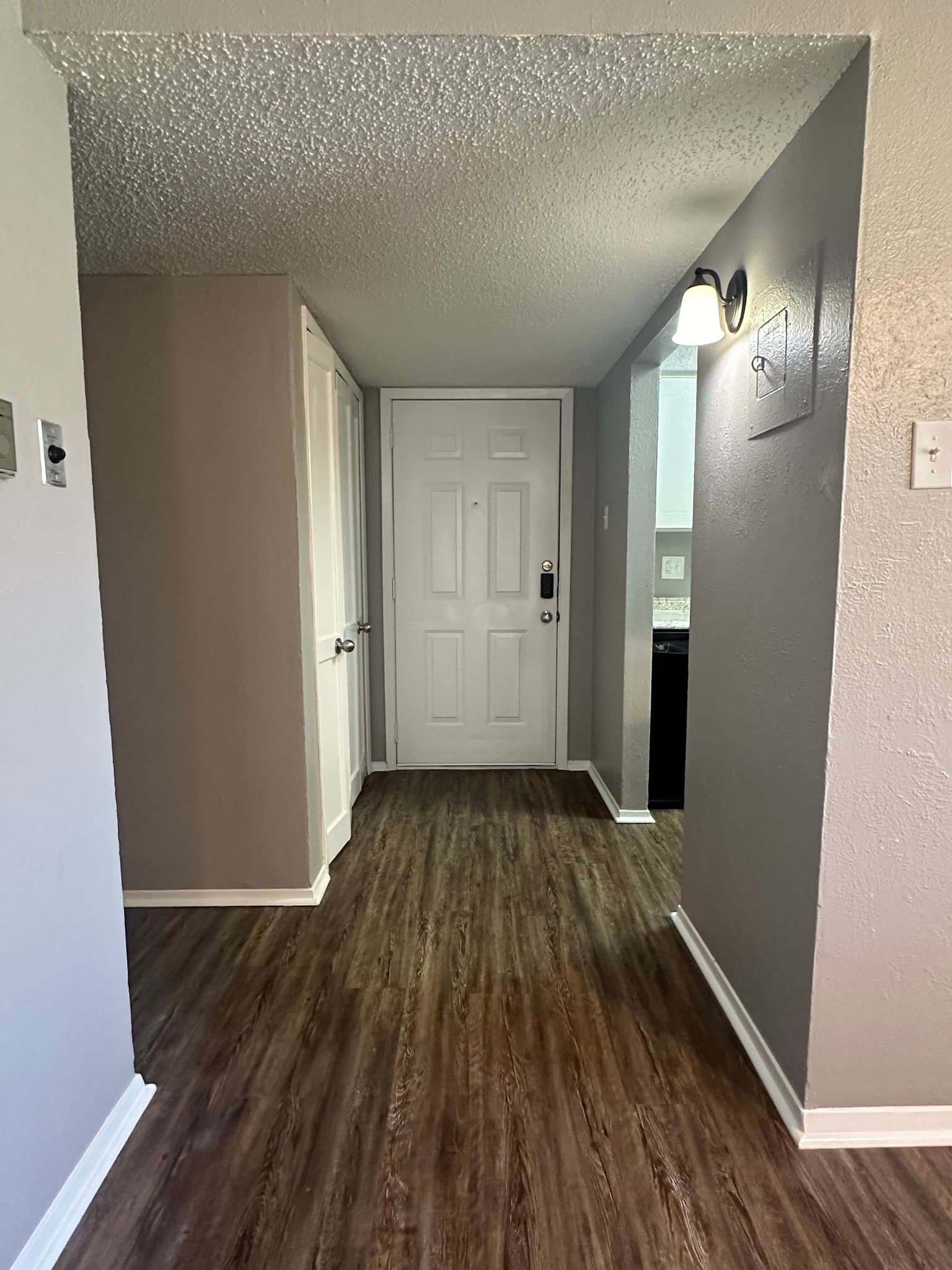 Longview Apartment: 2114 E Marshall Ave