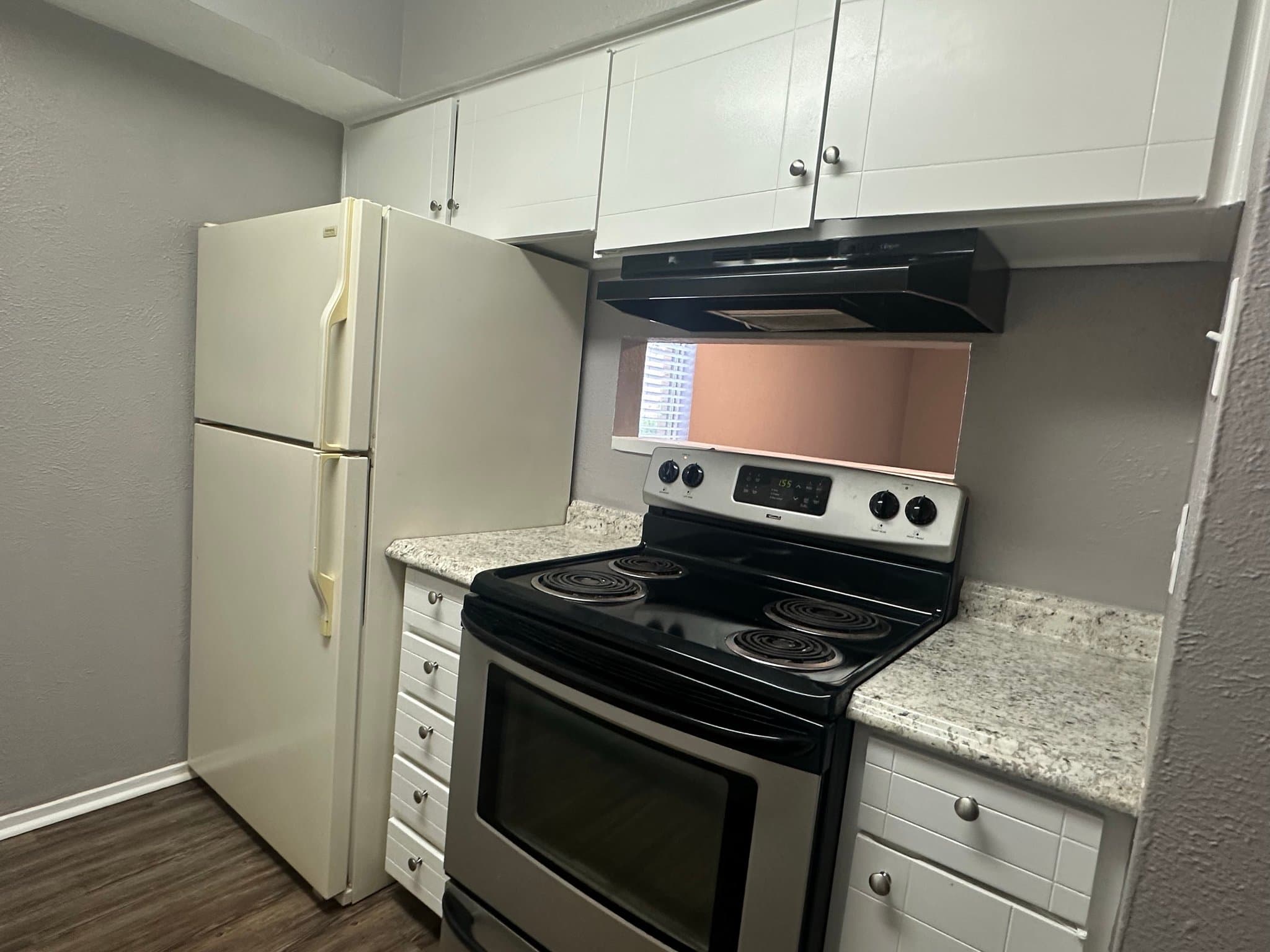 Longview Apartment: 2114 E Marshall Ave