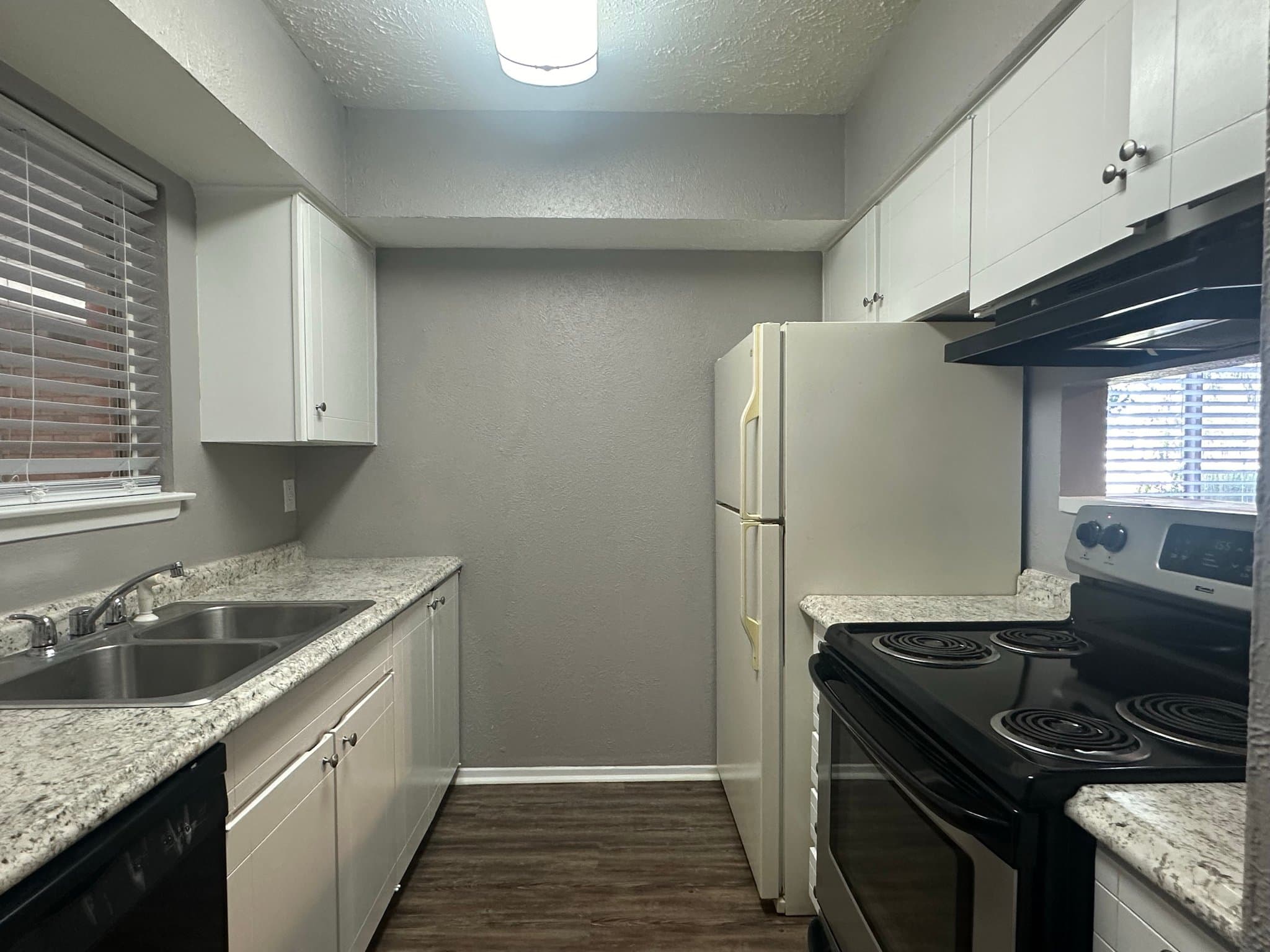 Longview Apartment: 2114 E Marshall Ave