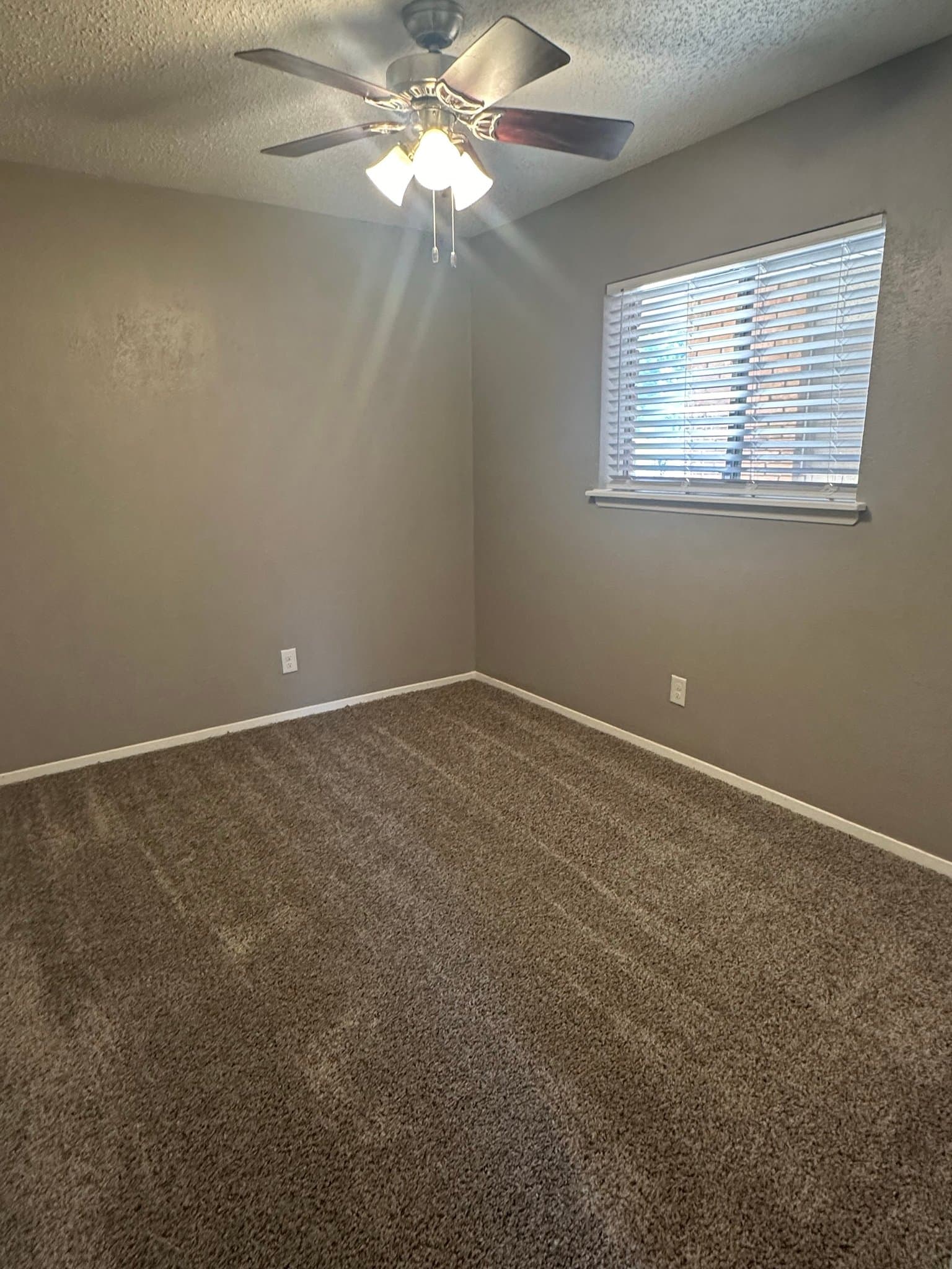 Longview Apartment: 2114 E Marshall Ave