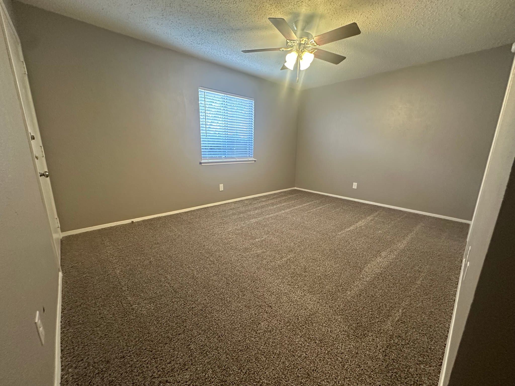 Longview Apartment: 2114 E Marshall Ave