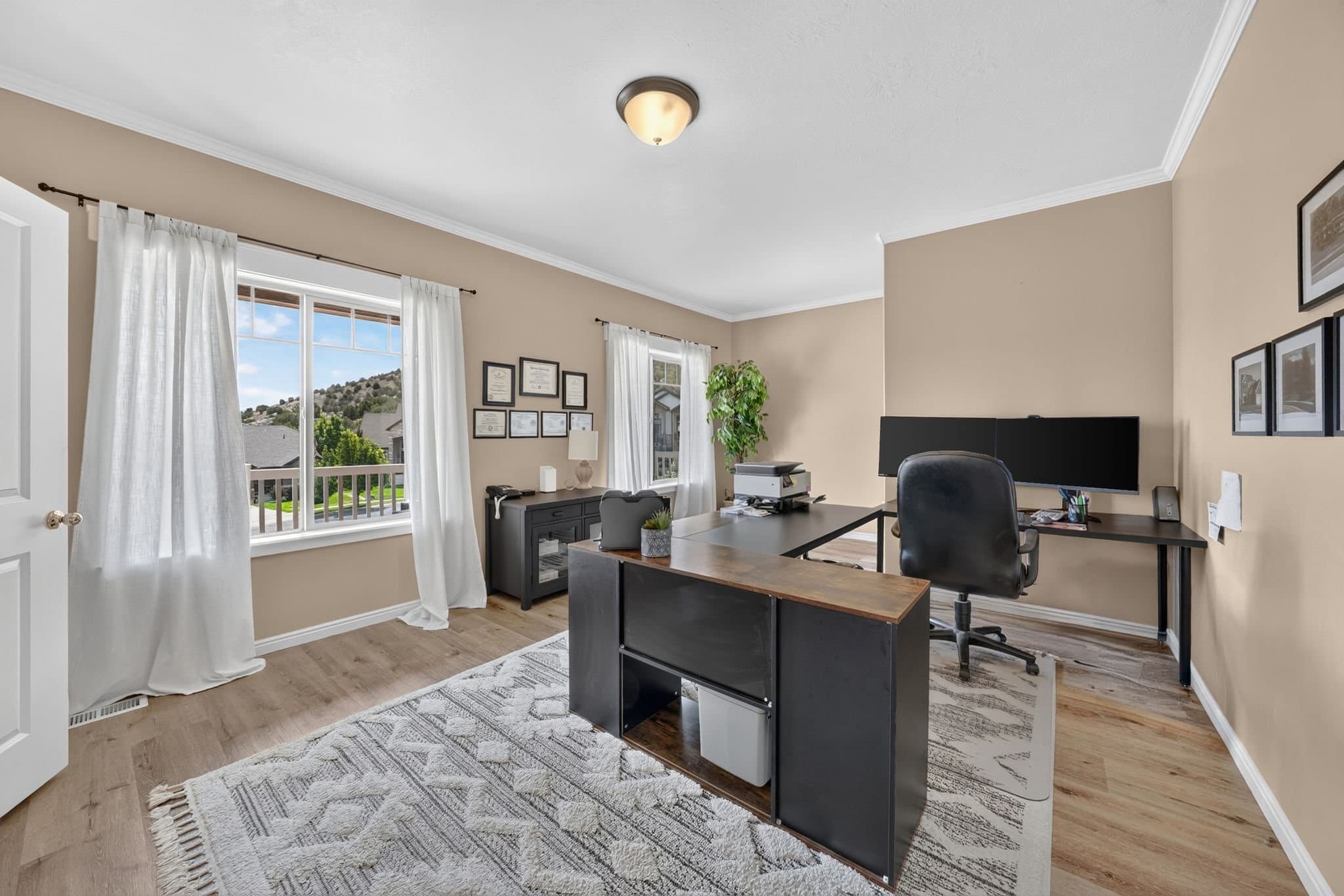 Eagle Mountain House: 3961 E Yakima Way