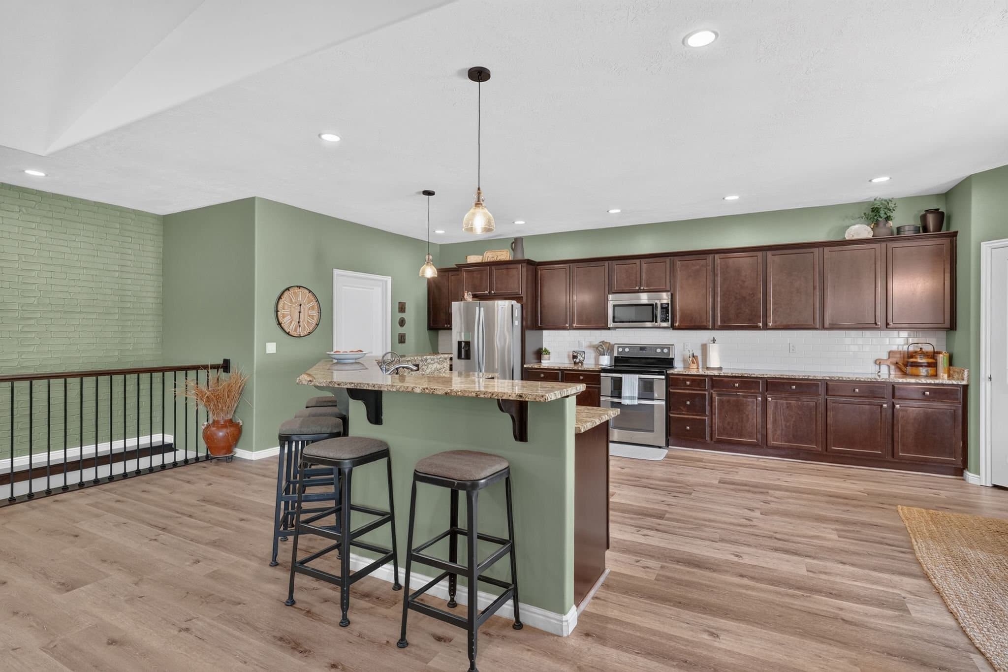 Eagle Mountain House: 3961 E Yakima Way