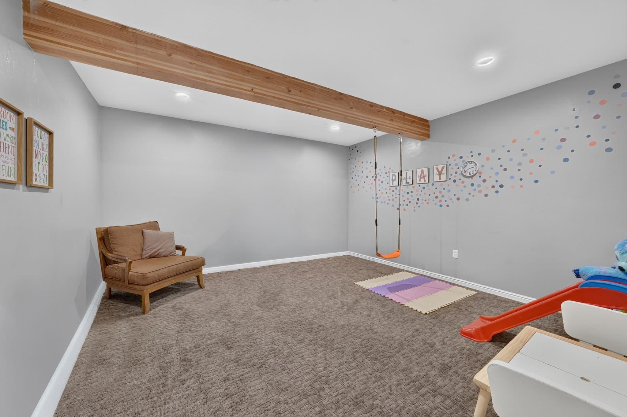 Eagle Mountain House: 3961 E Yakima Way