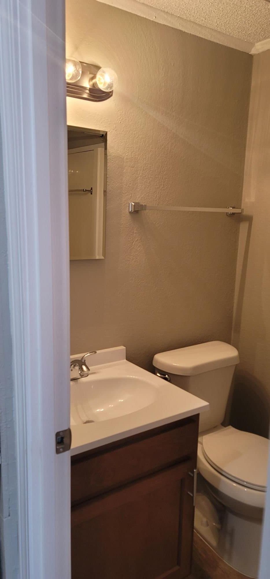 Westland Apartment: 110 Waterbury Ct