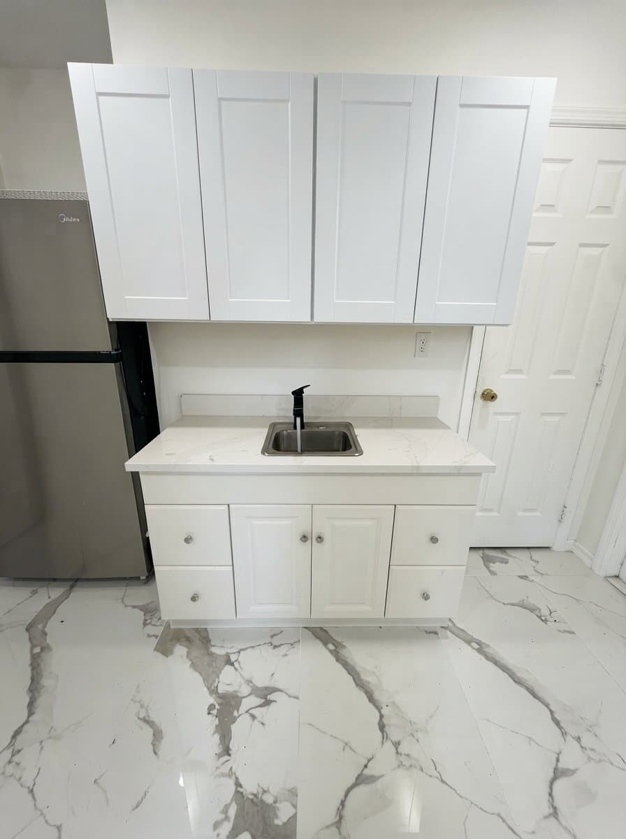 Hollywood Apartment: 2742 pierce st