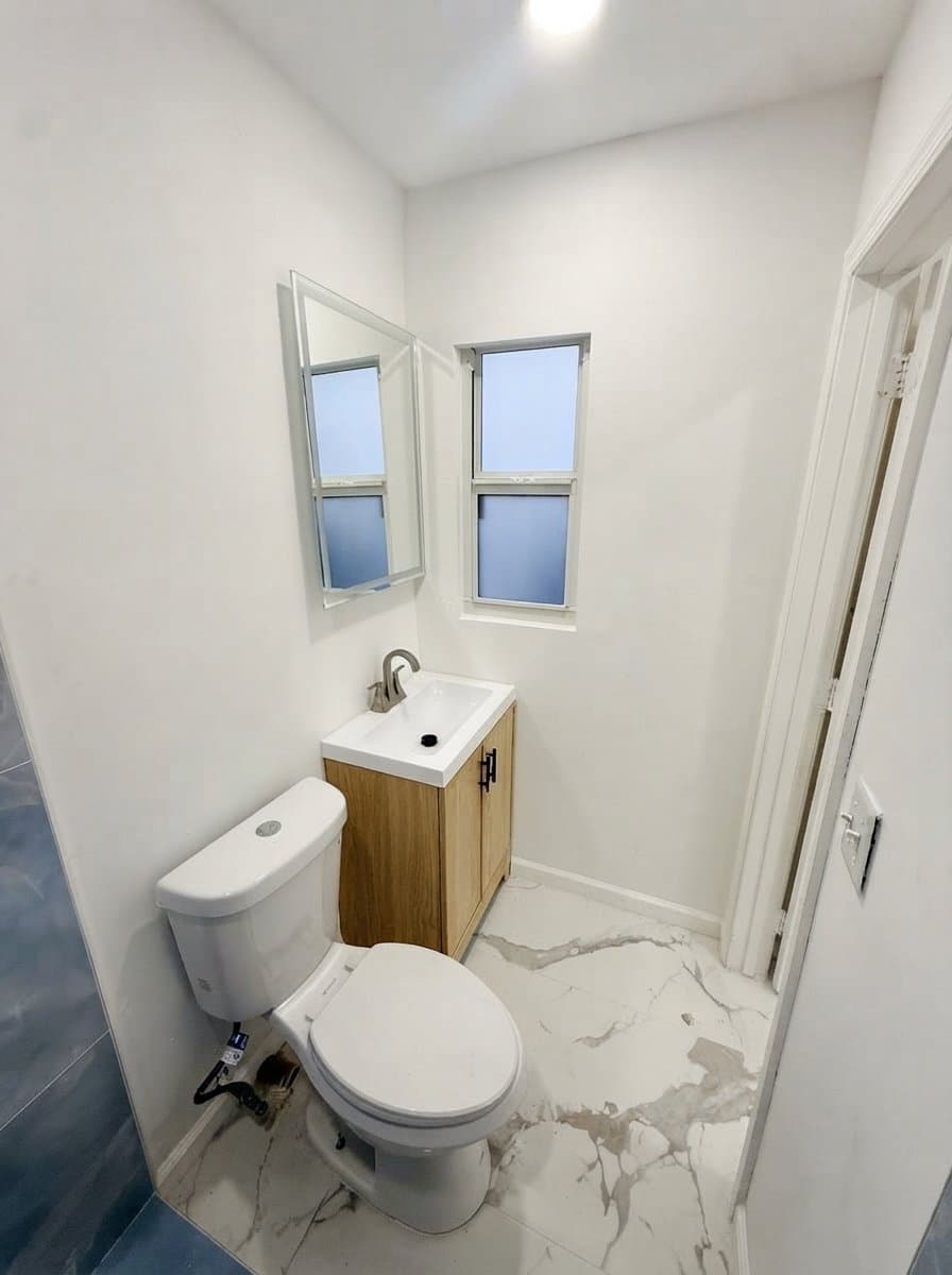 Hollywood Apartment: 2742 pierce st