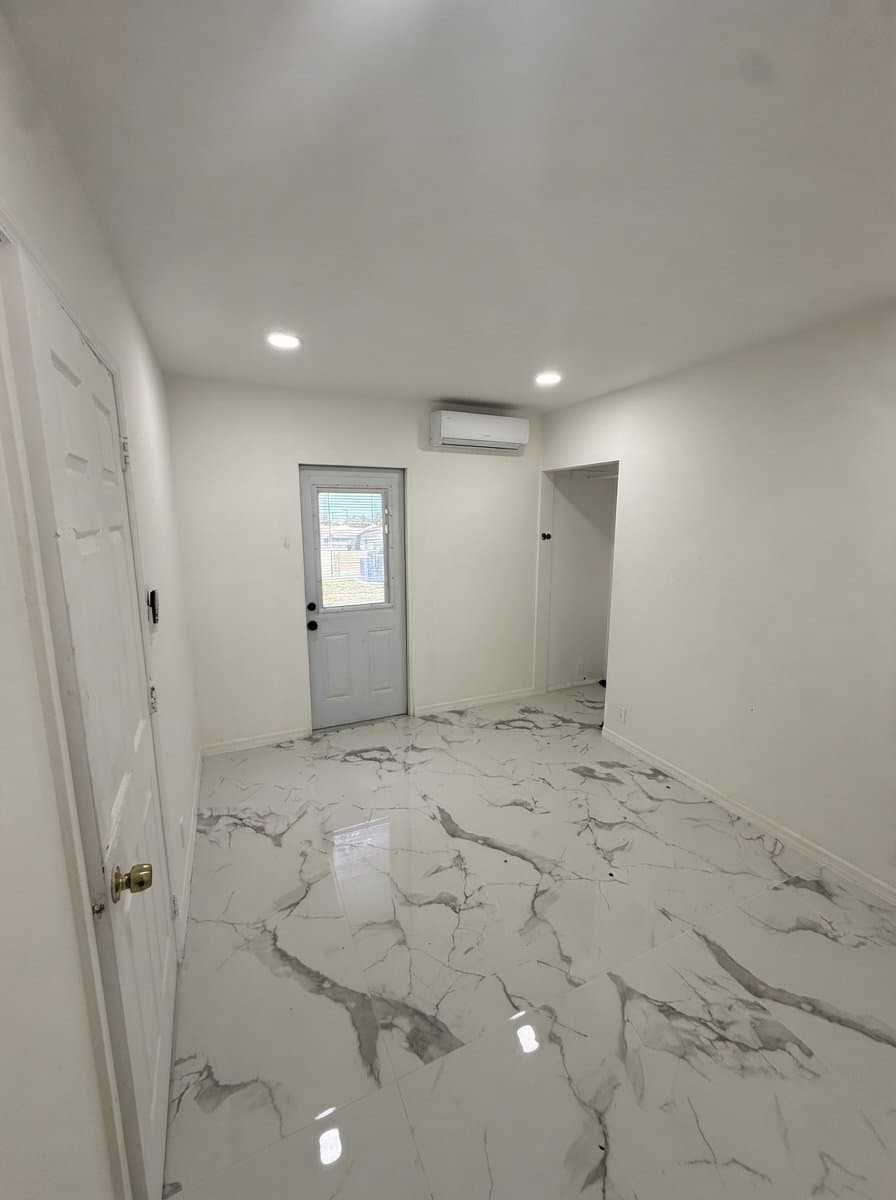 Hollywood Apartment: 2742 pierce st