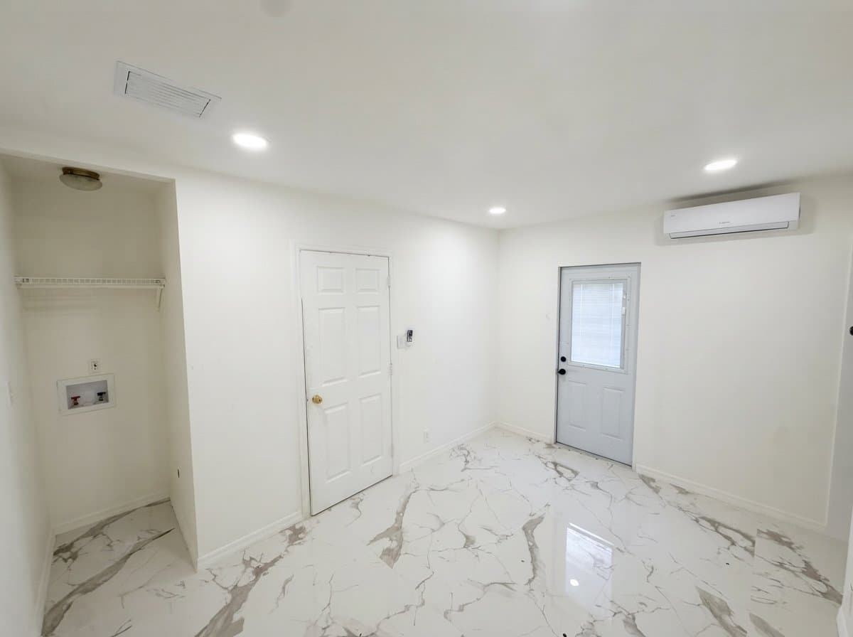 Hollywood Apartment: 2742 pierce st