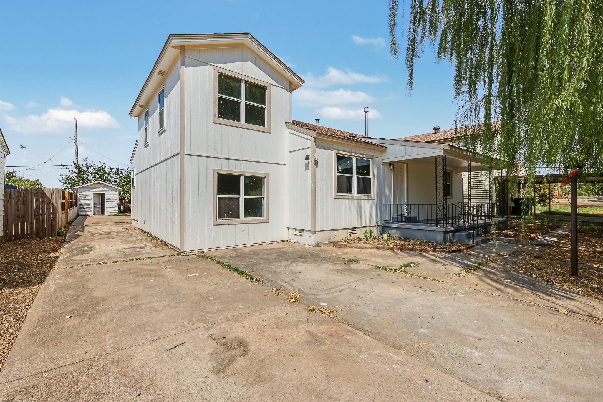 Midwest City House: 103 Oak St