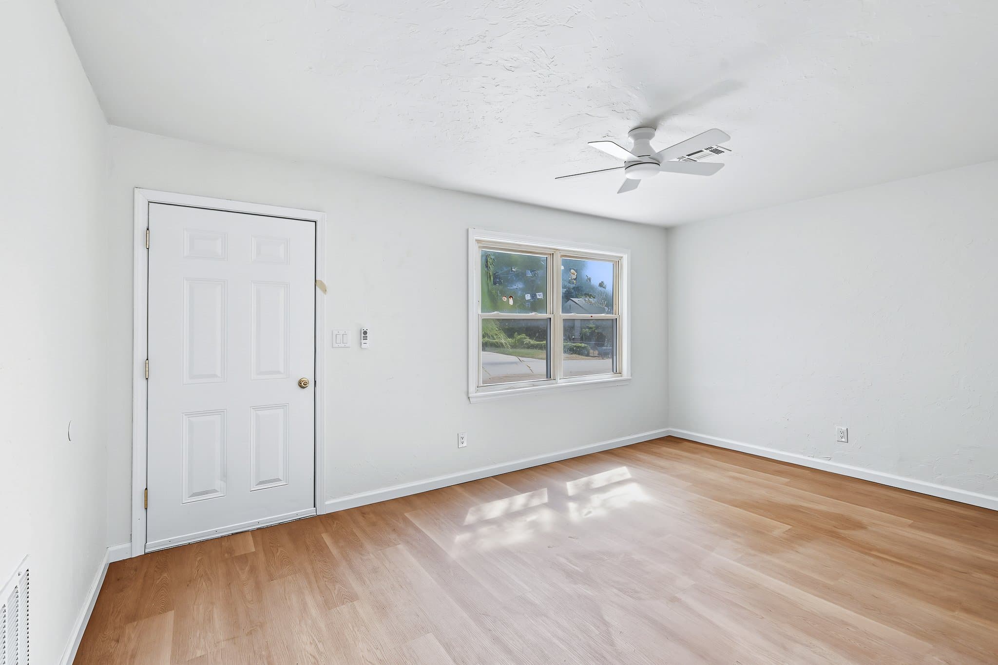 Midwest City House: 103 Oak St
