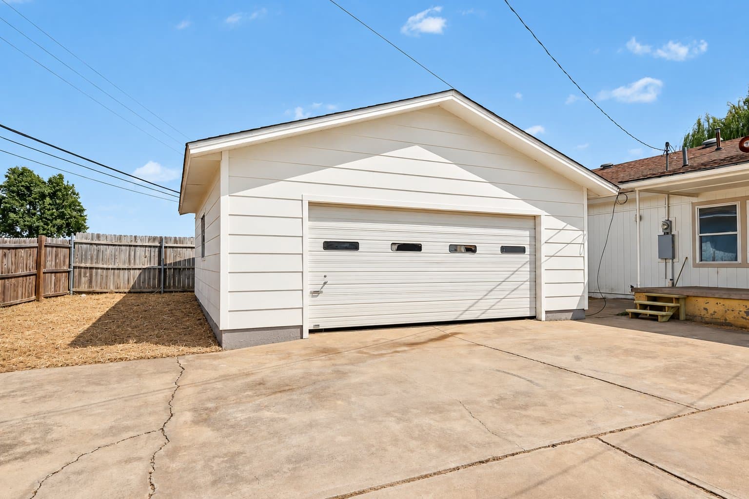 Midwest City House: 103 Oak St