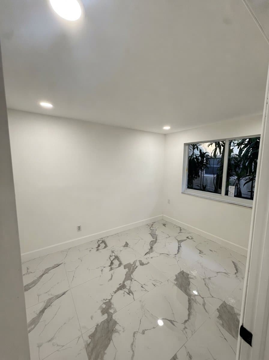 Hollywood Apartment: 2742 pierce st