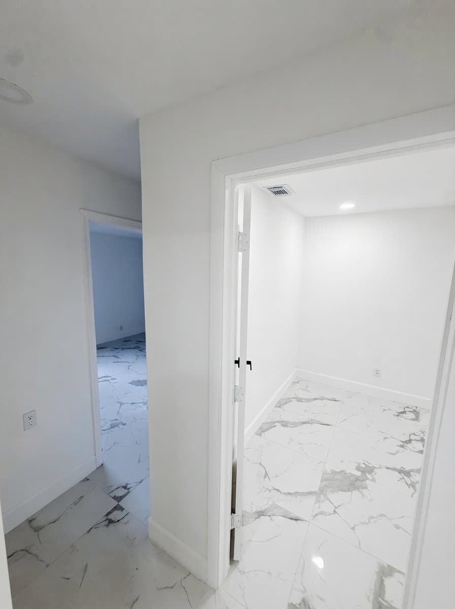 Hollywood Apartment: 2742 pierce st
