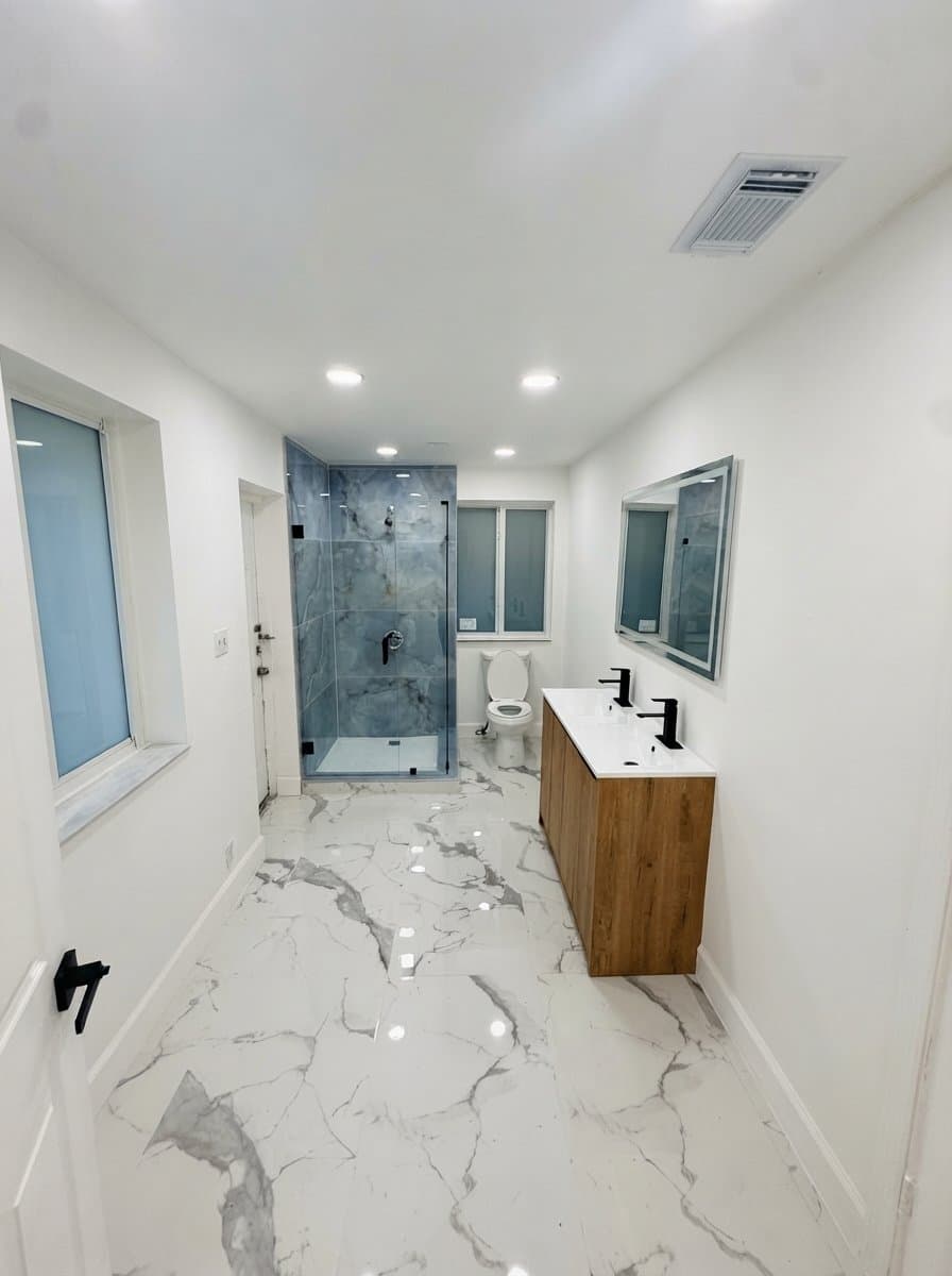 Hollywood Apartment: 2742 pierce st