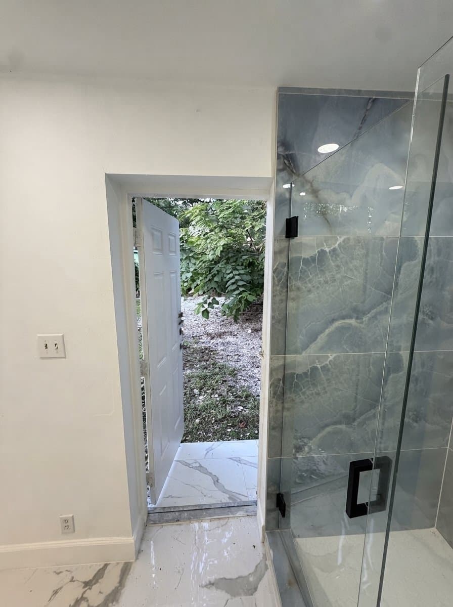 Hollywood Apartment: 2742 pierce st