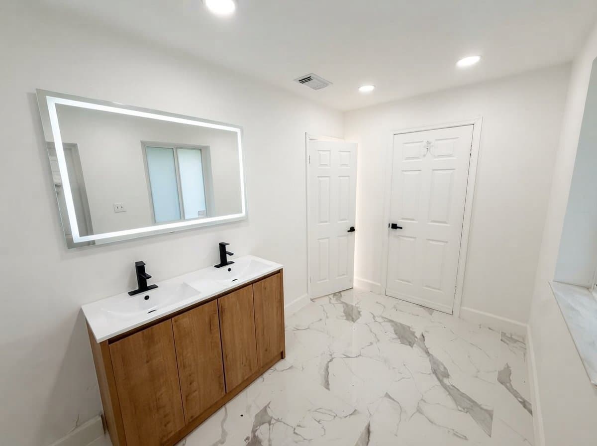 Hollywood Apartment: 2742 pierce st