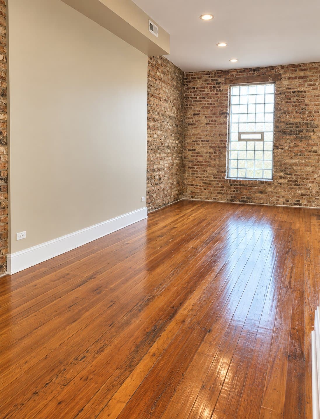 Chicago Apartment: 3535 W Armitage Ave
