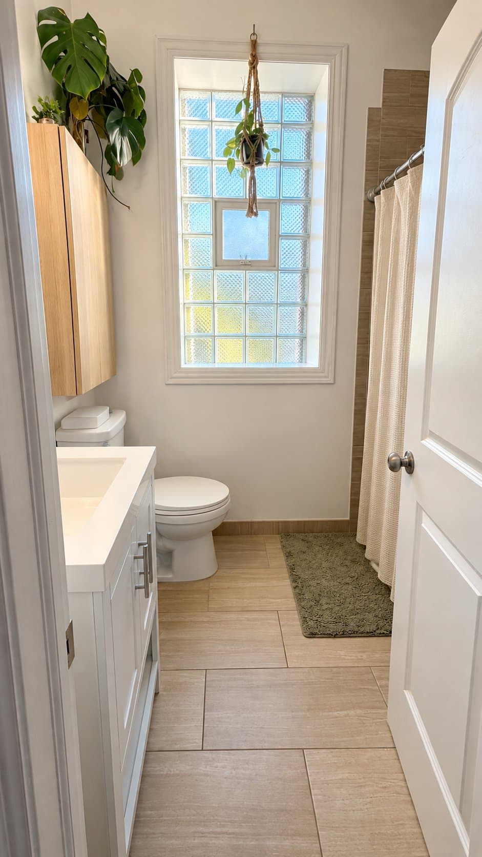 Chicago Apartment: 3535 W Armitage Ave