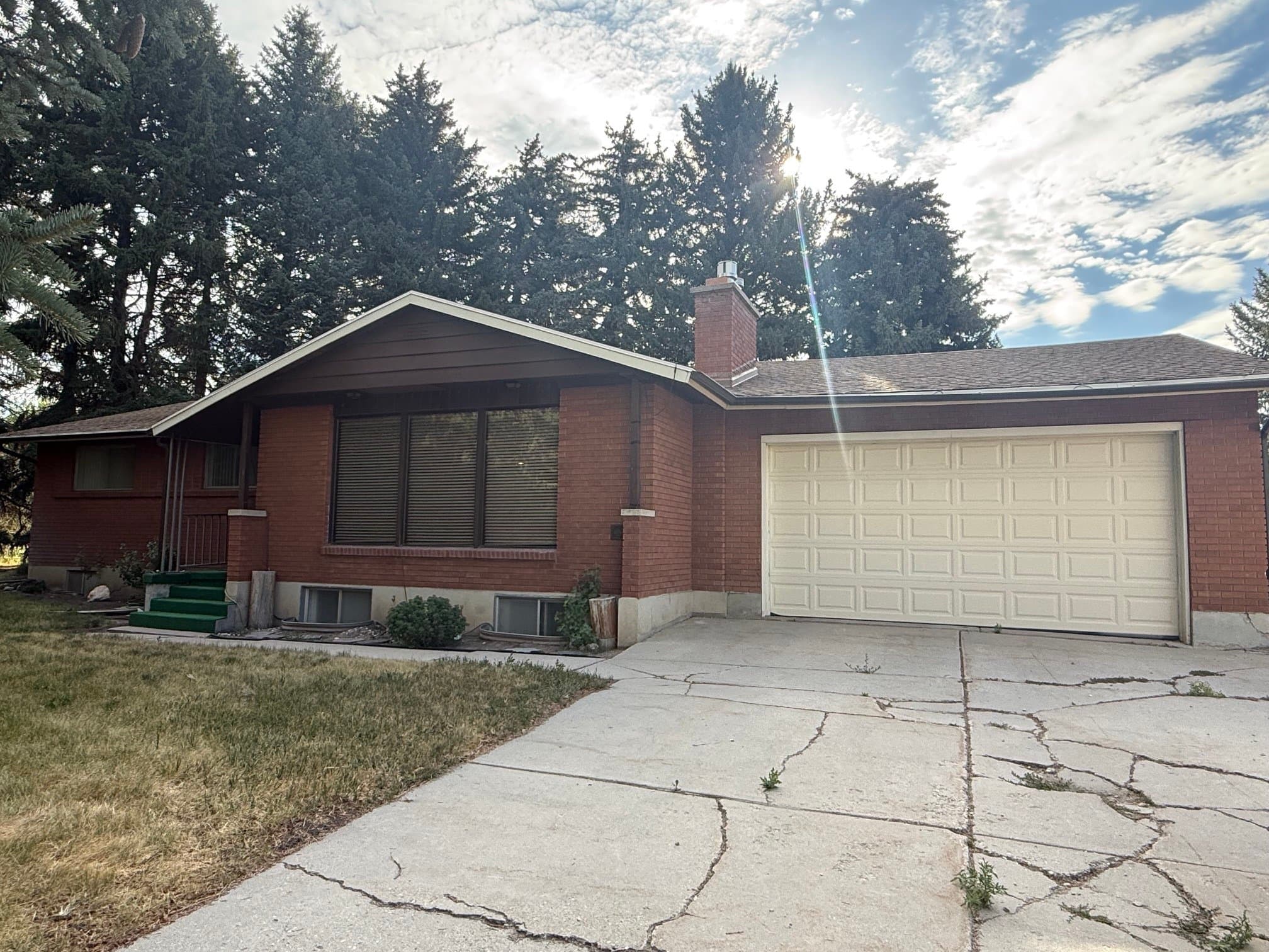 Huntsville House: 916 S 6800 E