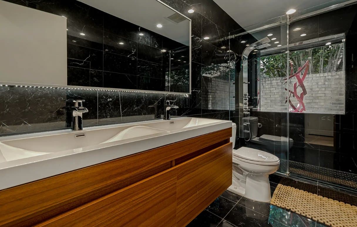 Dallas House: 6418 Covecreek Pl