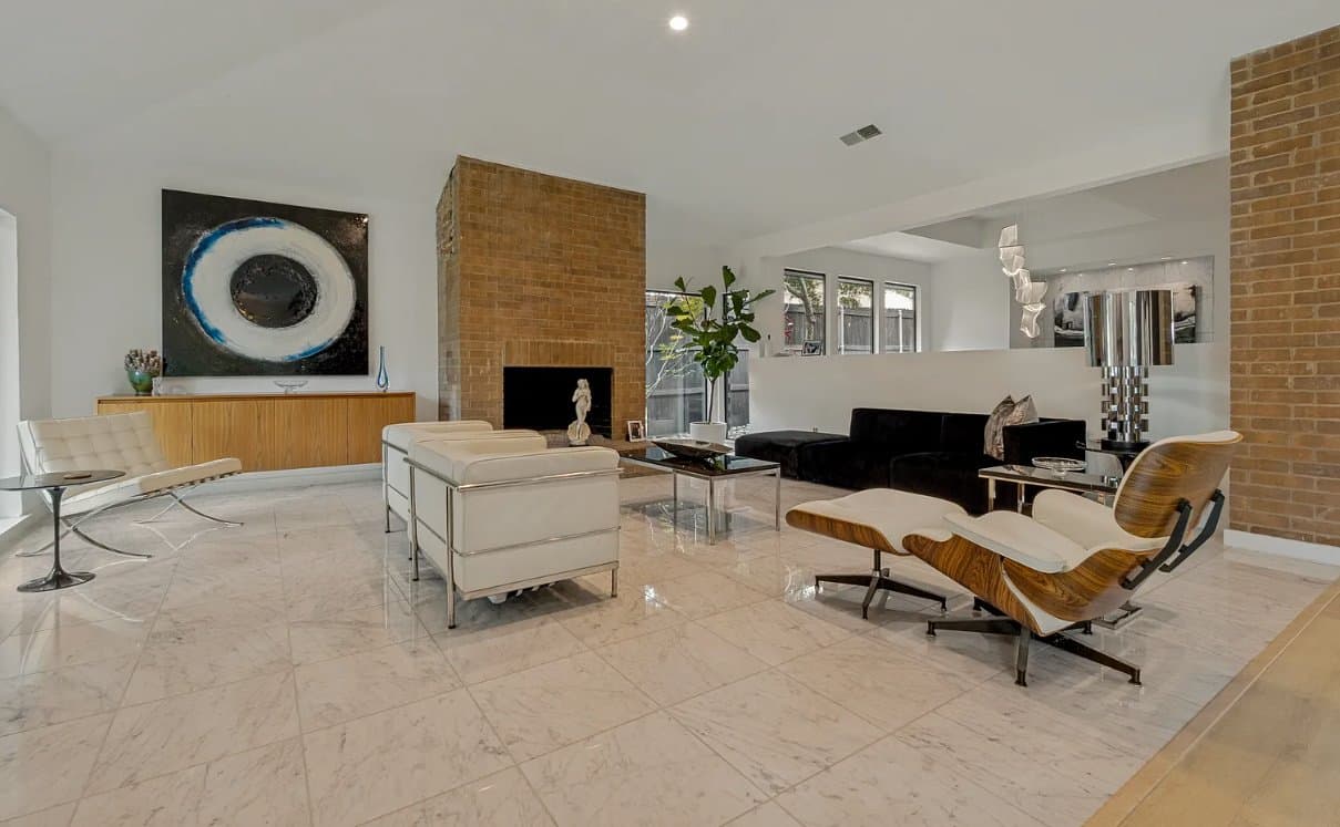Dallas House: 6418 Covecreek Pl