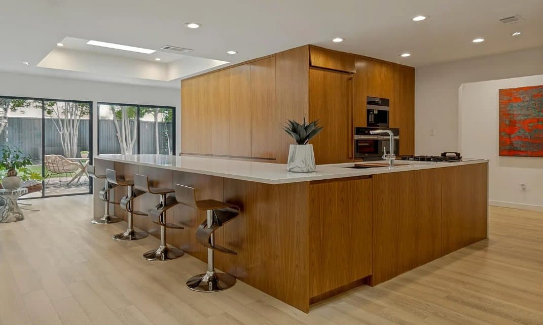 Dallas House: 6418 Covecreek Pl