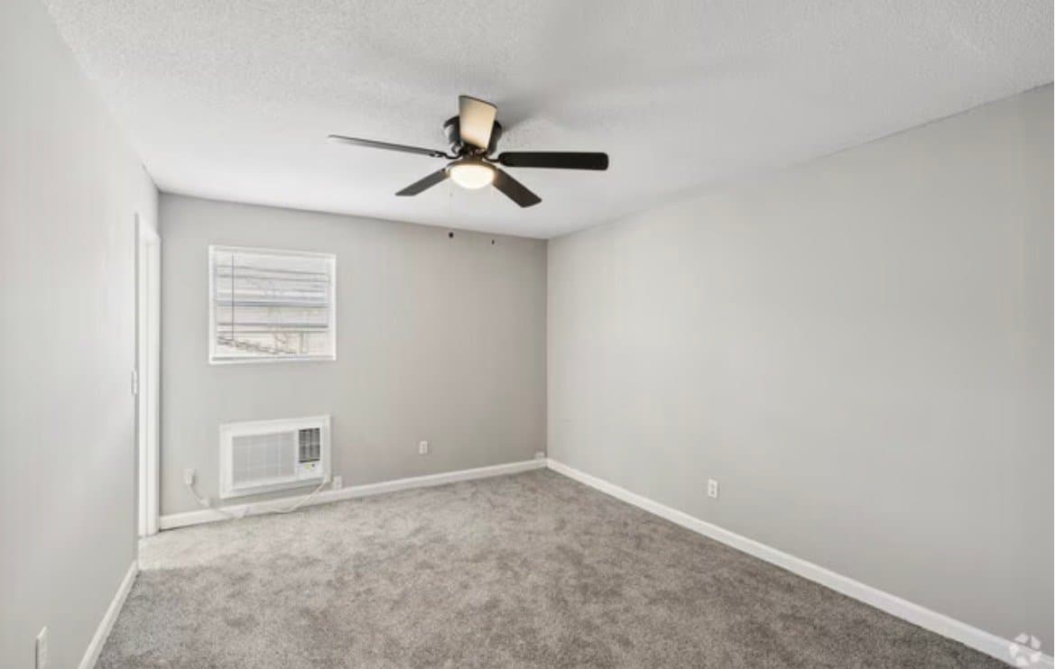Hanahan Apartment: 1092 Berkeley St