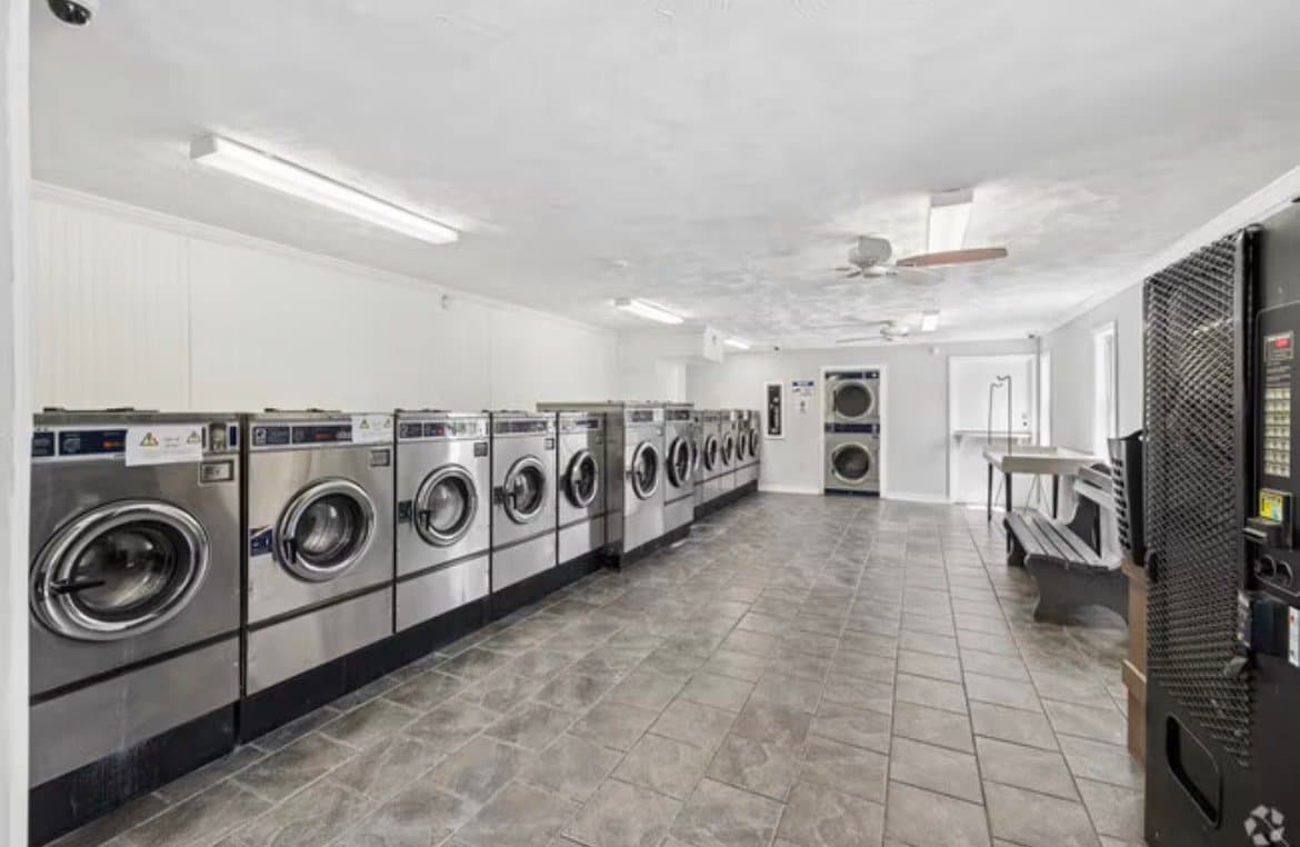 Hanahan Apartment: 1092 Berkeley St