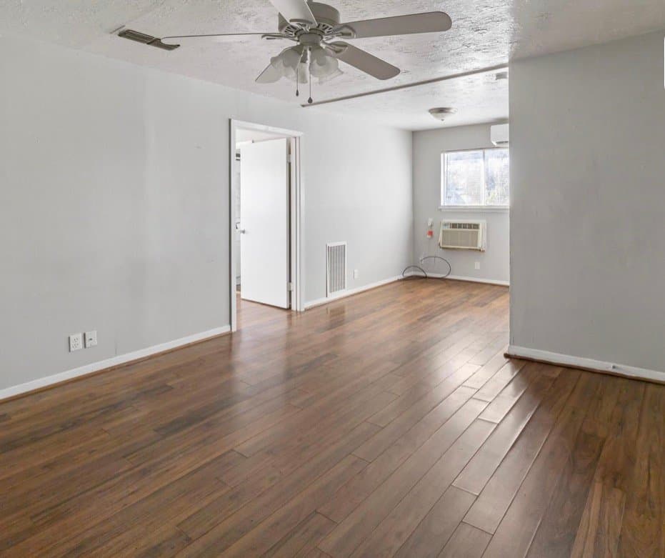 Bryan Apartment: 1014 E 23rd St